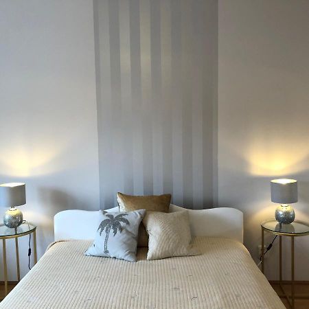 Britannica Apartment เฮวิซ ภายนอก รูปภาพ
